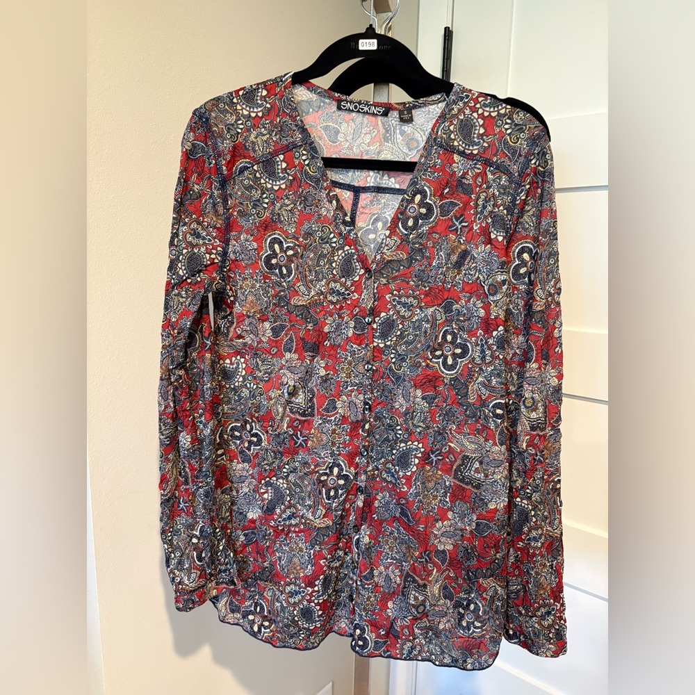 SNO SKINS Red Multi Floral Paisley V-Neck Blouse. Size S. MSRP $100